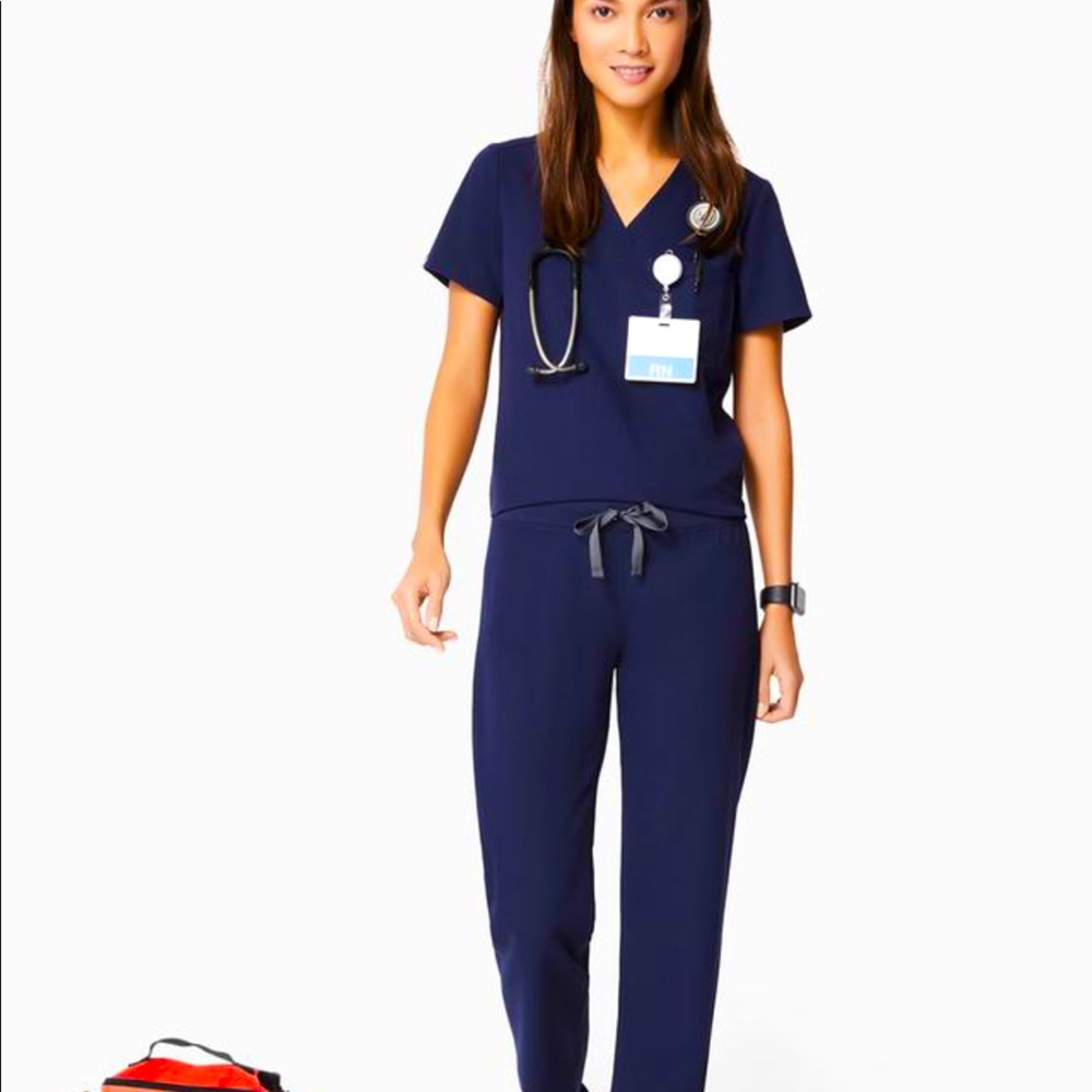 FIGS L Catarina One Pocket Scrub Top in navy
